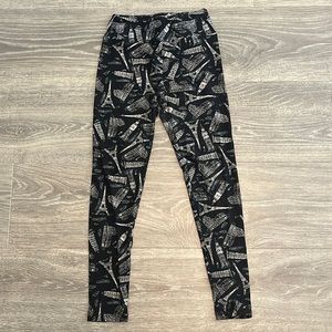 Lularoe OS Paris leggings